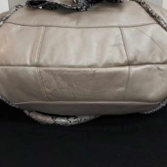 Betsey Johnson LEATHER SATCHEL TAUPE - Picture 9 of 11